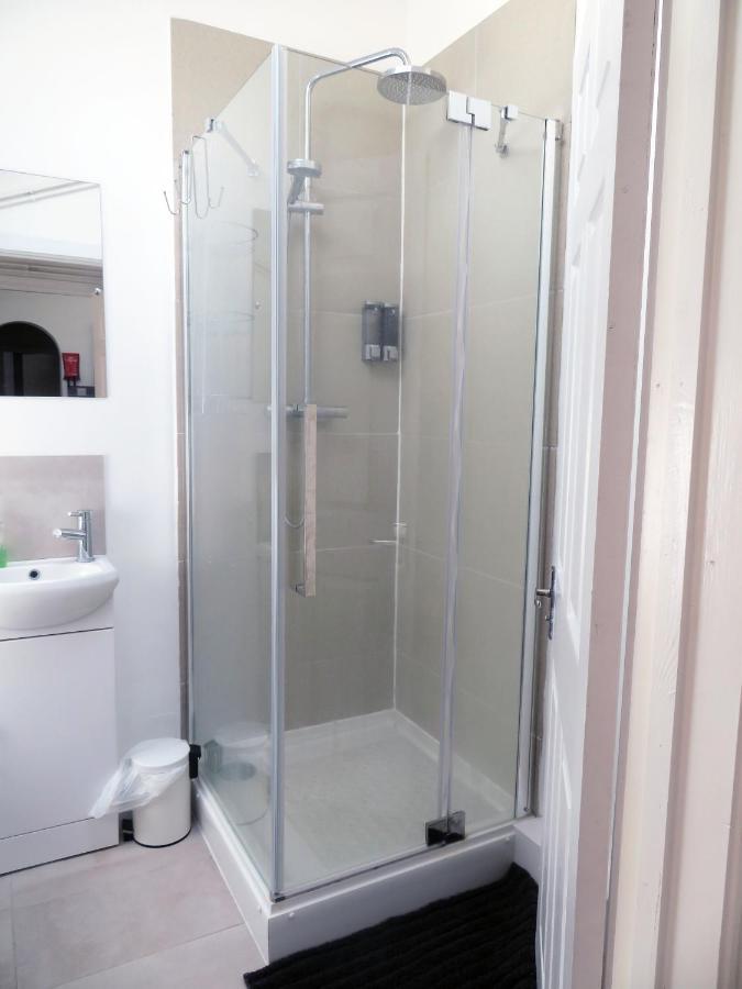 Entire 2 Bed Ground Floor Apartment Central But Quiet Newmarket  Exterior photo