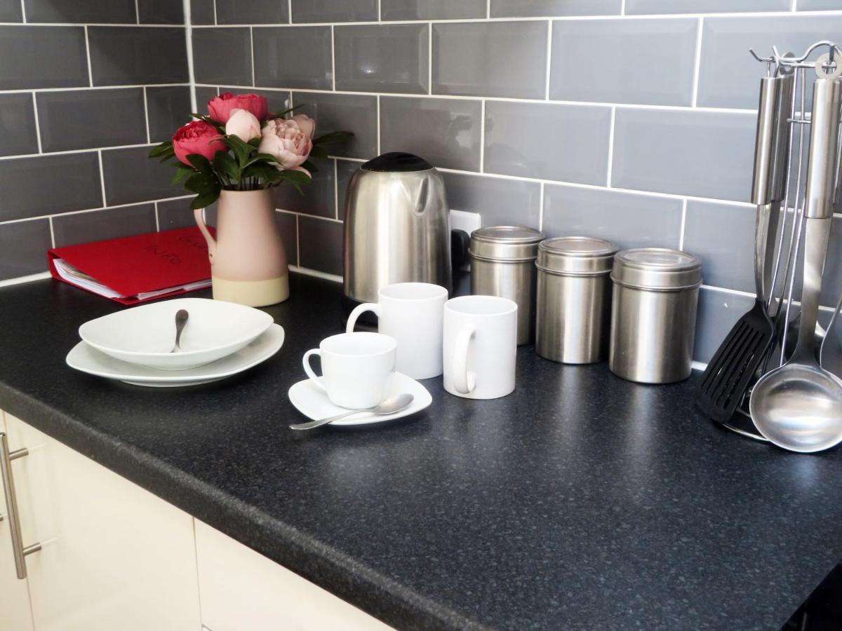 Entire 2 Bed Ground Floor Apartment Central But Quiet Newmarket  Exterior photo