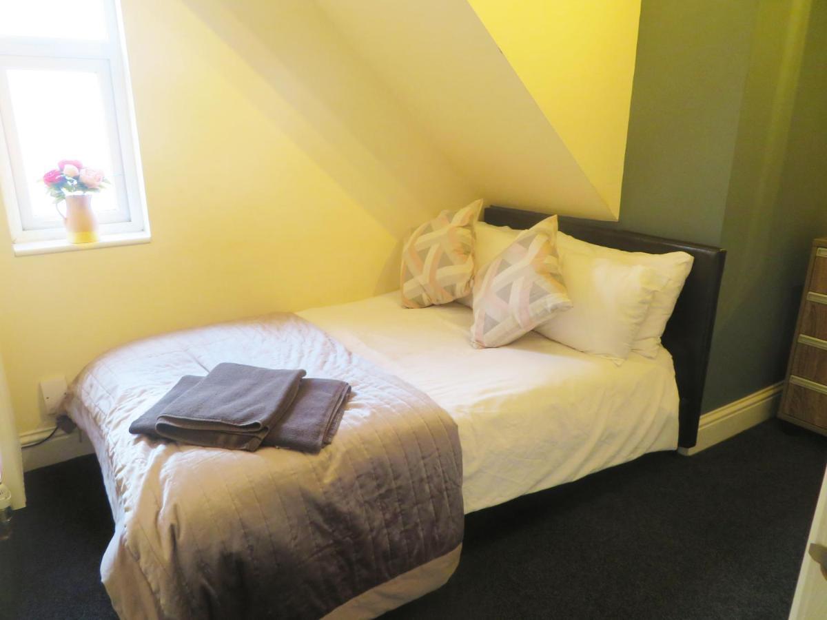 Entire 2 Bed Ground Floor Apartment Central But Quiet Newmarket  Exterior photo