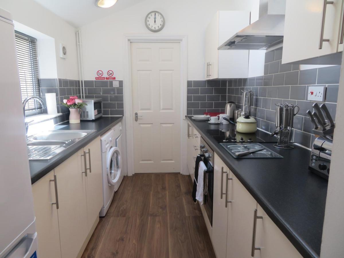 Entire 2 Bed Ground Floor Apartment Central But Quiet Newmarket  Exterior photo
